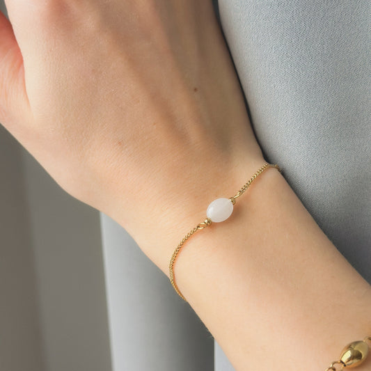 Auksuota apyrankė su baltu akmeniu