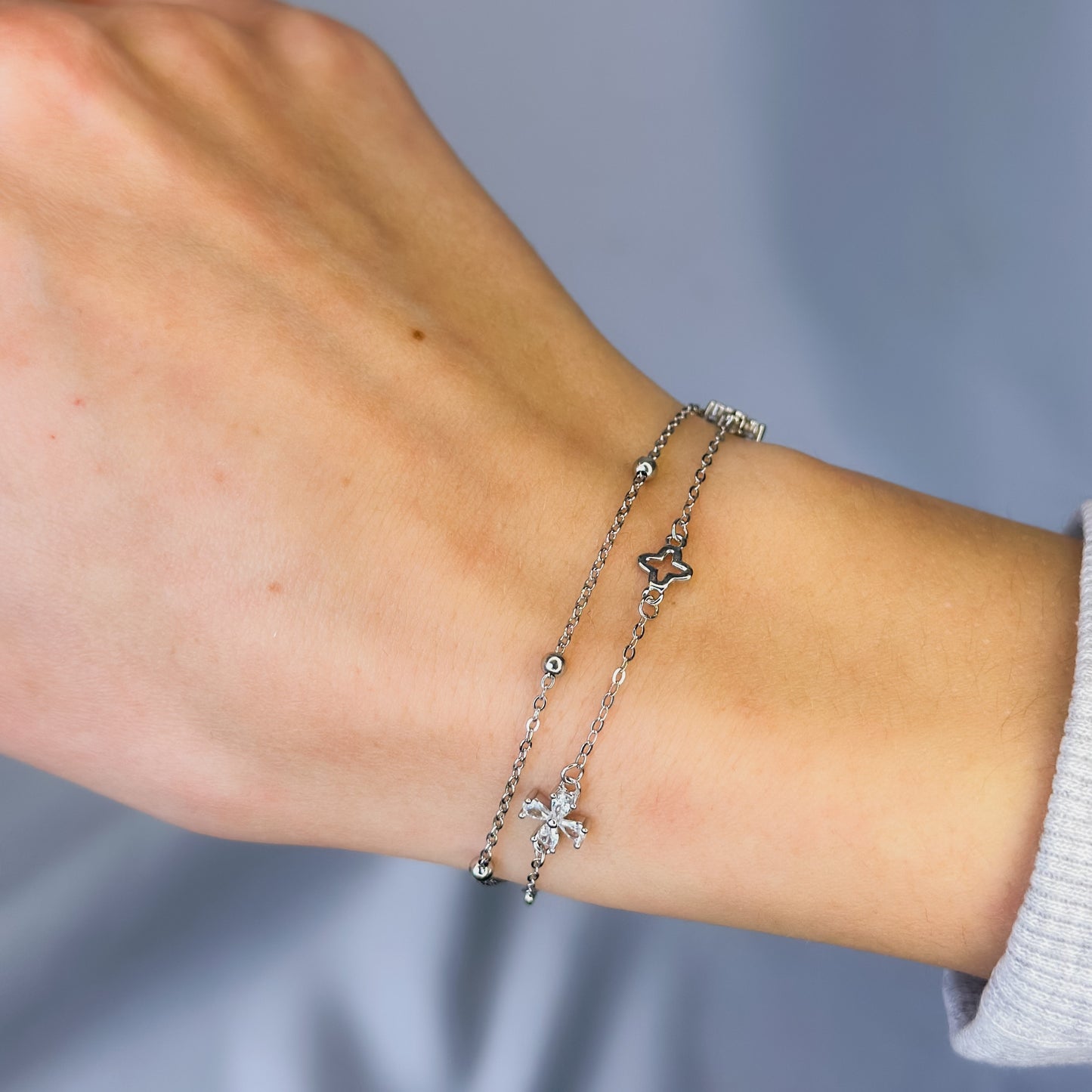 Sidabrinė rodžiuota dviejų gijų apyrankė su cirkoniais „Gėlytė ir dobilas“