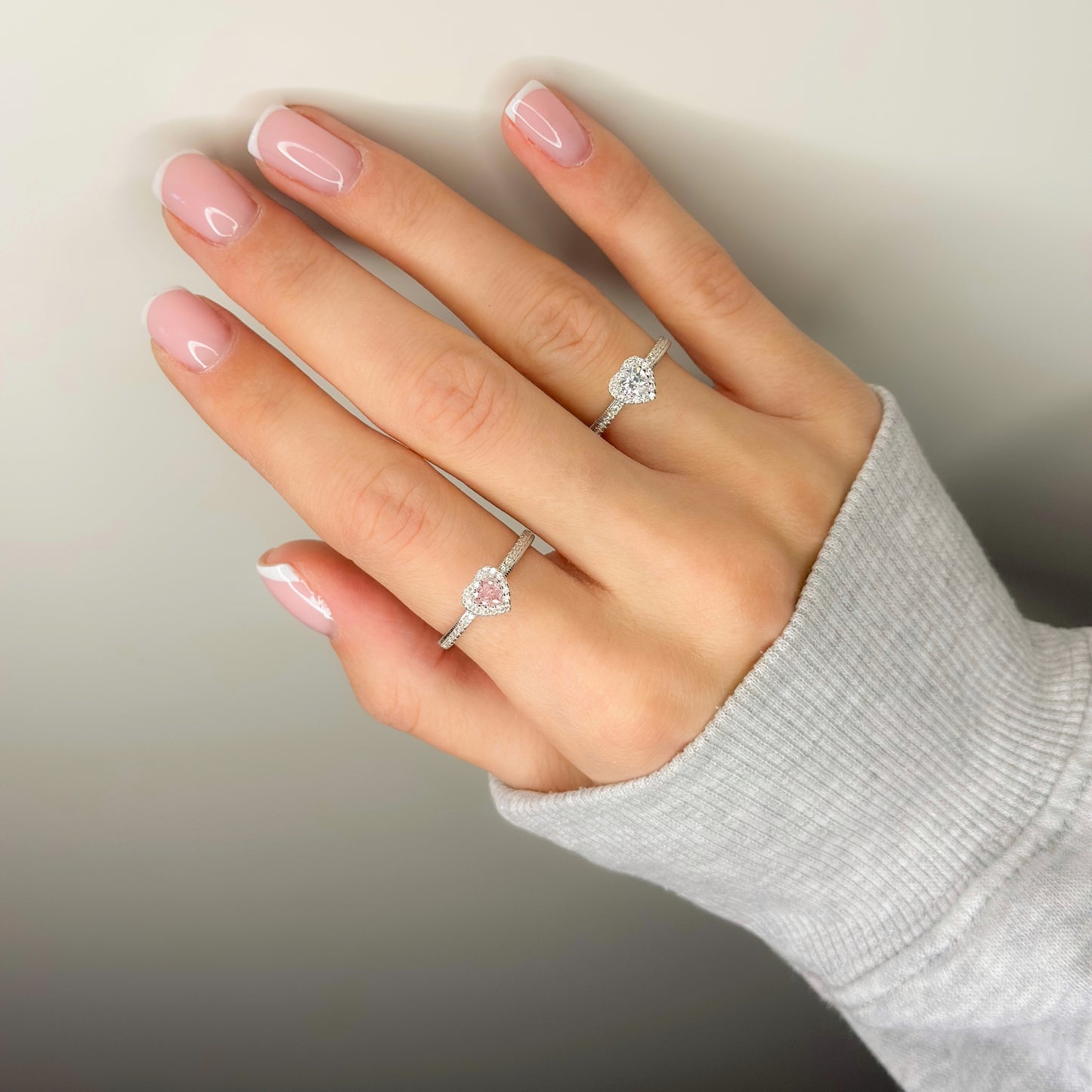 Sidabrinis rodžiuotas žiedas širdelė su rožiniu cirkoniu