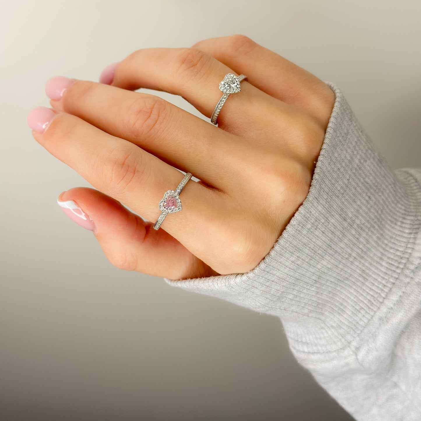 Sidabrinis rodžiuotas žiedas širdelė su rožiniu cirkoniu