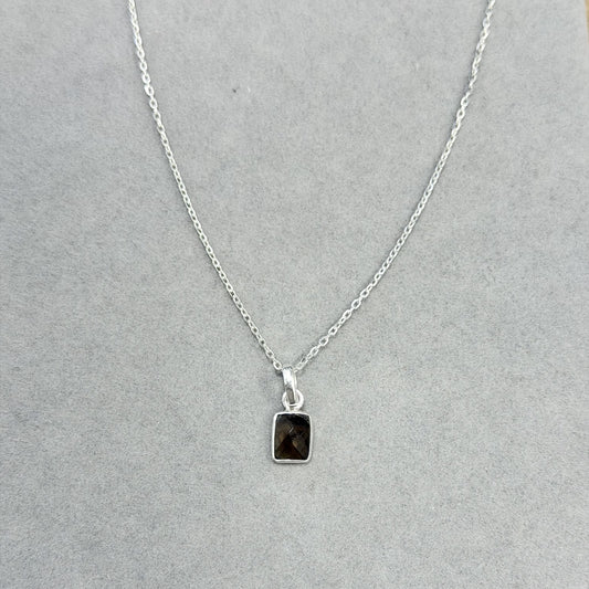 Sidabrinis pakabukas su dūminiu kvarcu ir grandinėle