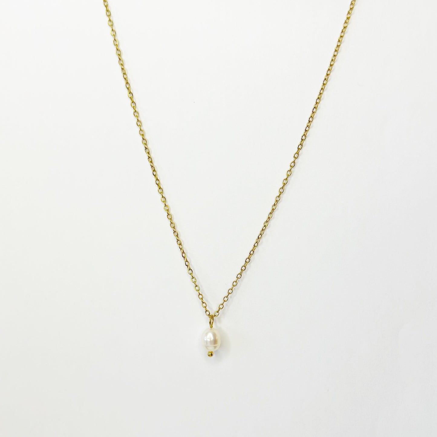 Auksuota grandinėlė su tikru perlu