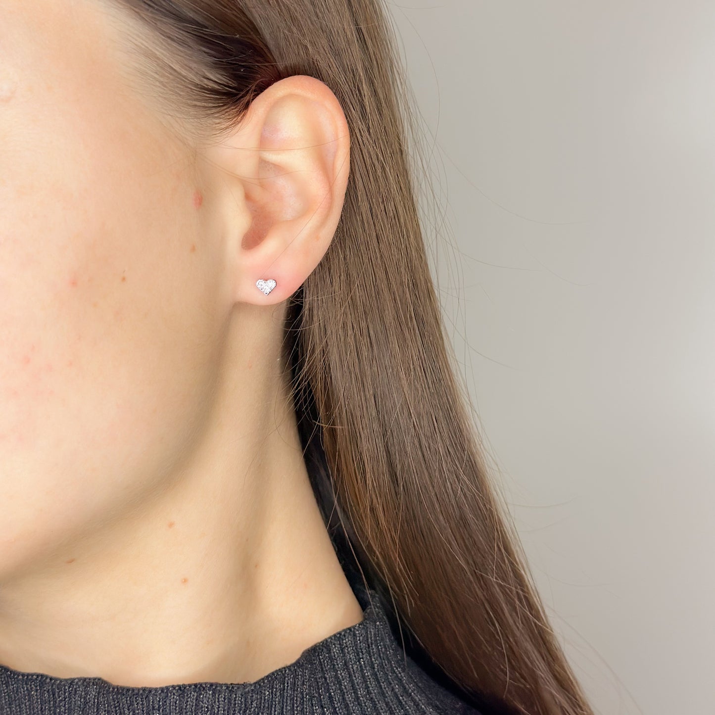 Sidabriniai užsukami auskarai su širdelėmis