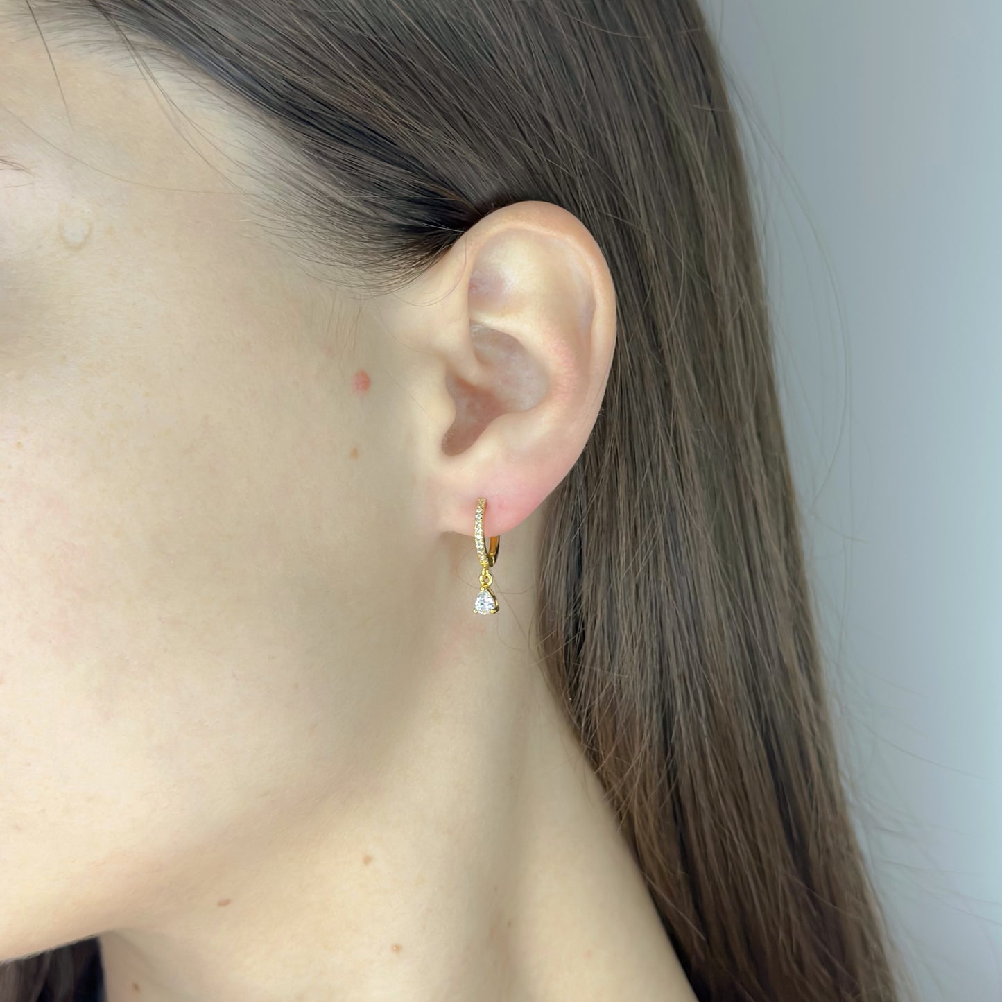 Sidabrinės auksuotos 1,2cm dydžio rinkutės su įvairių spalvų cirkoniais