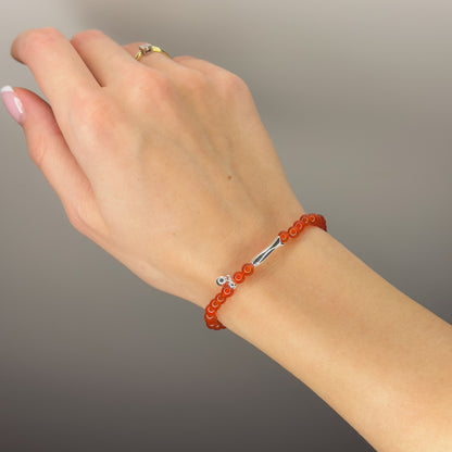 Sidabrinė apyrankė su raudonais burbuliukais