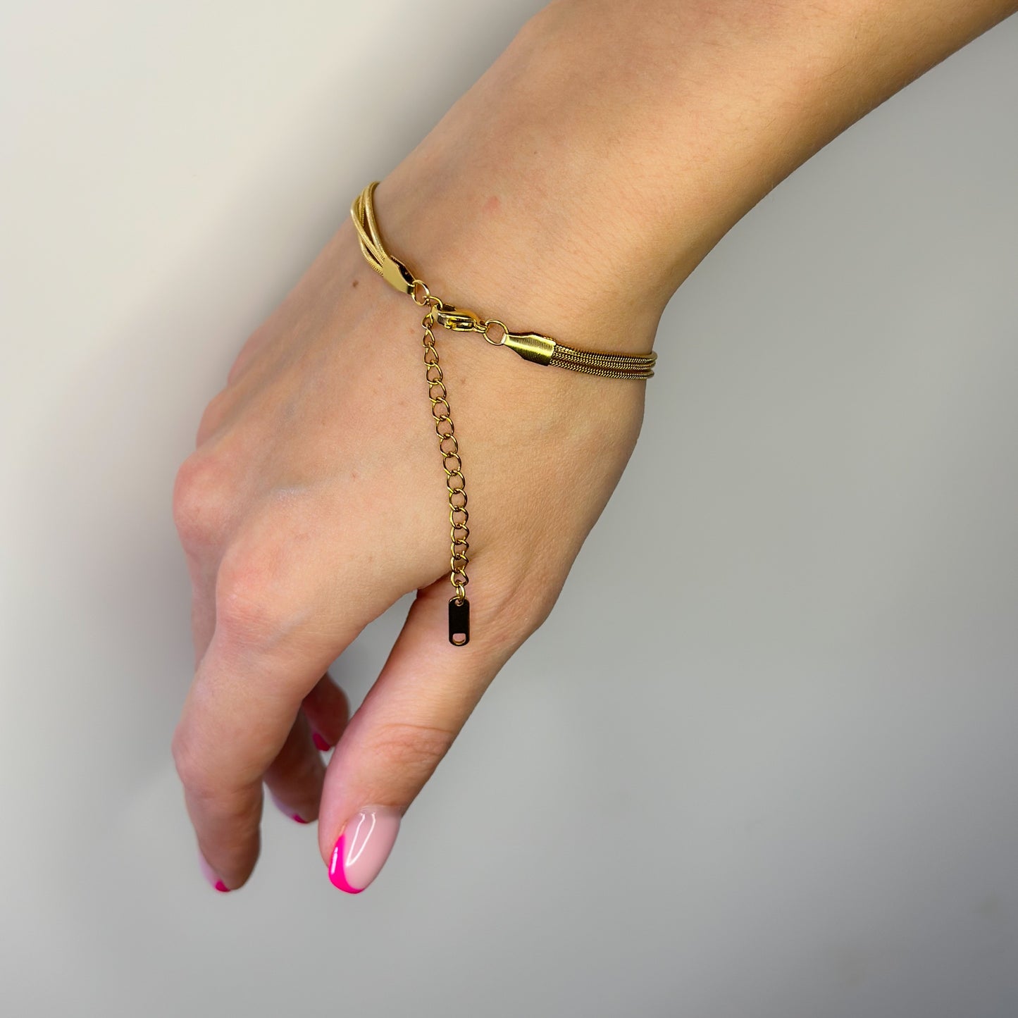 Auksuota trijų gijų apyrankė