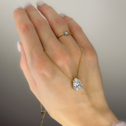 Auksuotas lašo formos pakabukas su cirkoniu ir grandinėle