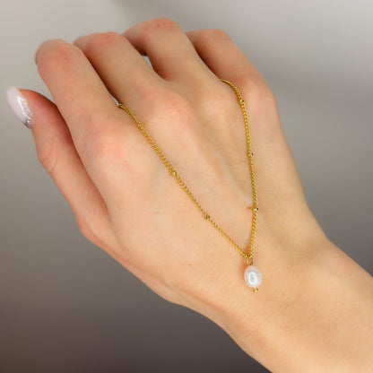 Auksuota grandinėlė su tikru perlu