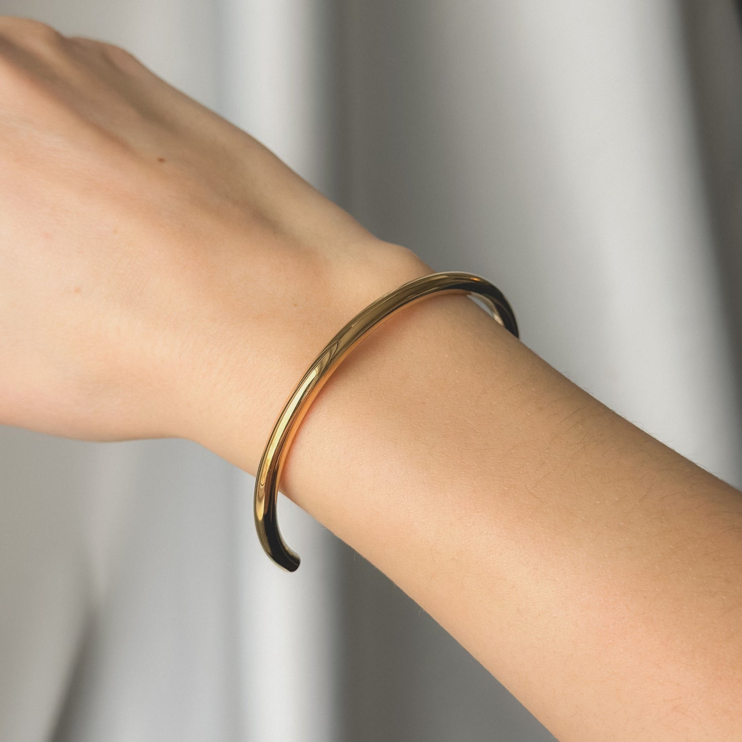 16g auksuota apyrankė "Essential"