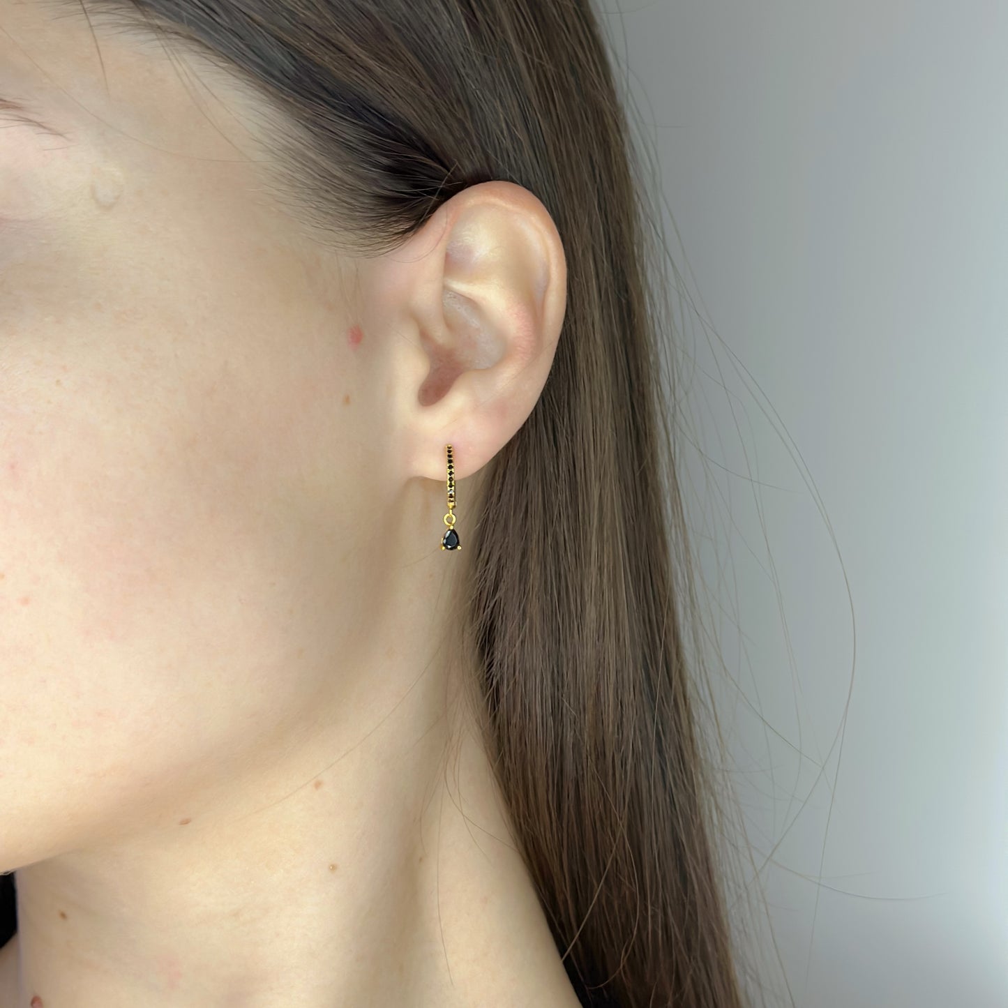 Sidabrinės auksuotos 1,2cm dydžio rinkutės su įvairių spalvų cirkoniais