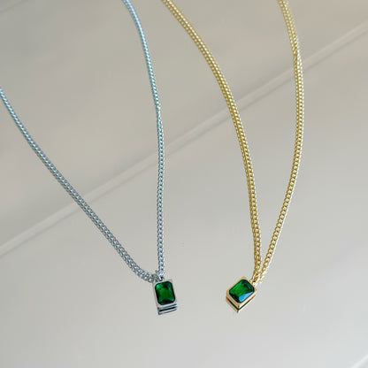 Pakabukas su žaliu cirkoniu ir grandinėle