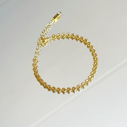 Auksuota apyrankė su širdelėmis