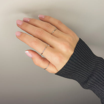 Sidabrinis rodžiuotas suktas reg. dydžio žiedas