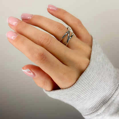 Sidabrinis rodžiuotas reguliuojamo dydžio žiedas „Persipynimas“