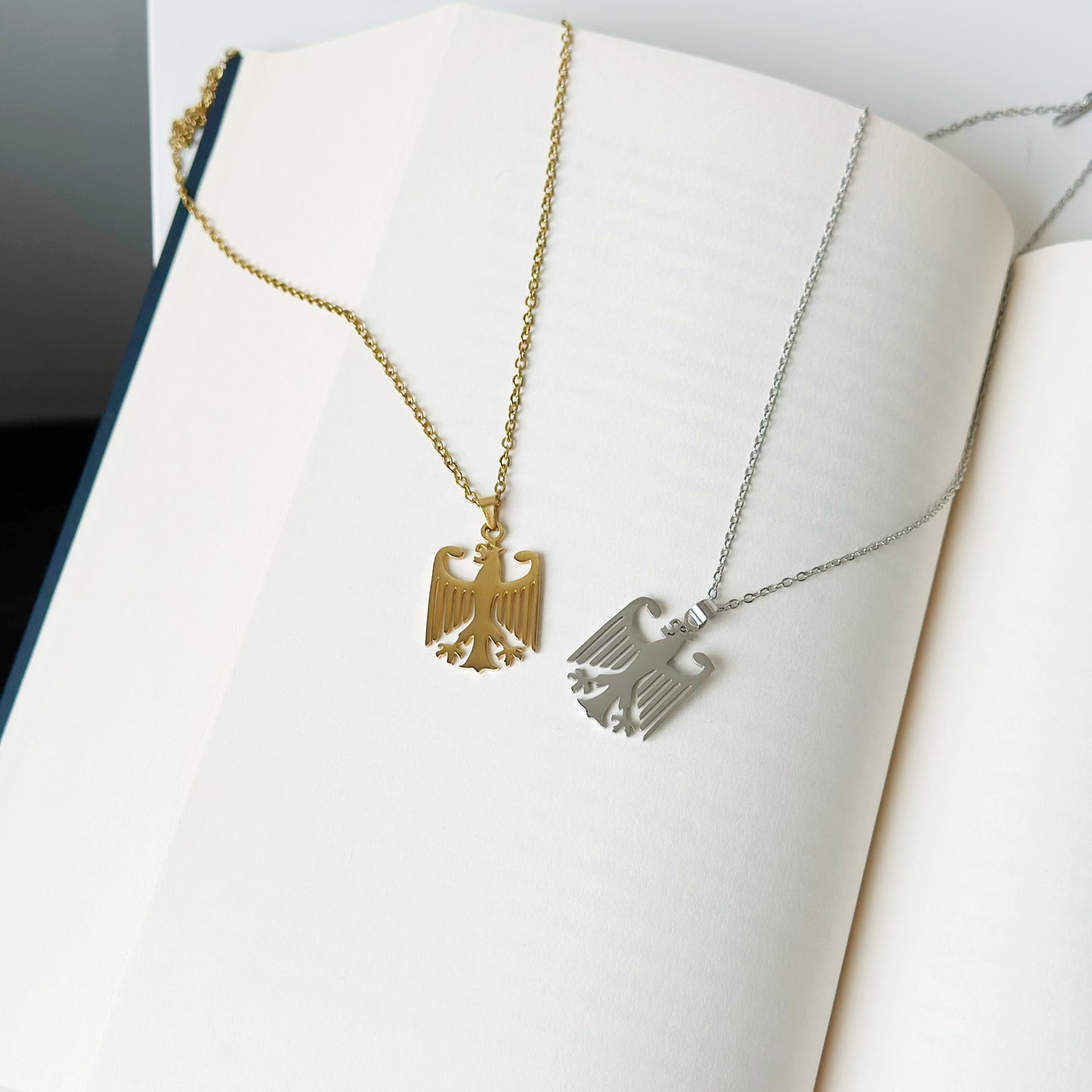 Pakabukas „Erelis“ su grandinėle