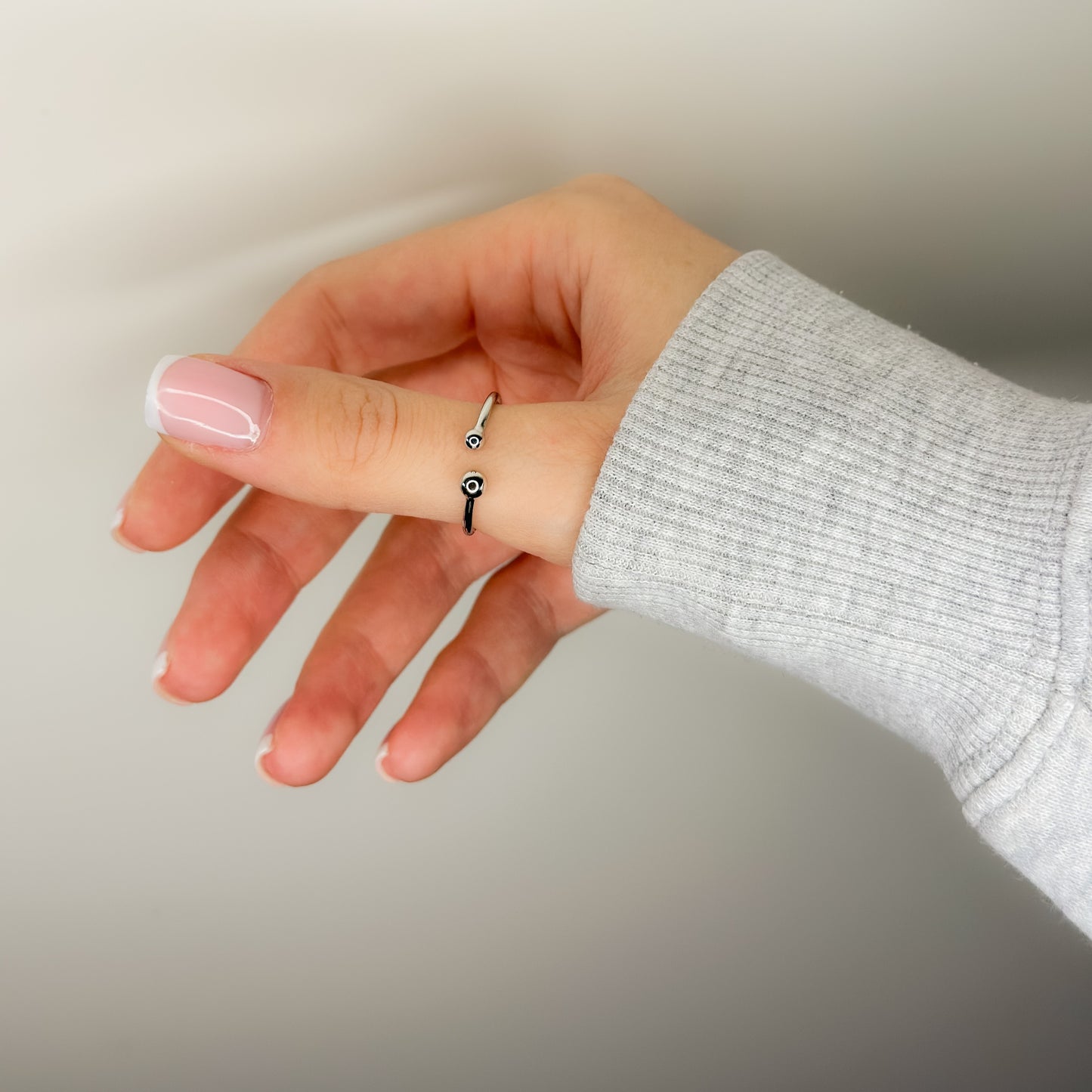 Sidabrinis rodžiuotas reguliuojamo dydžio žiedas su burbuliukais