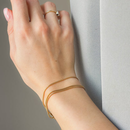 Auksuota trijų gijų apyrankė