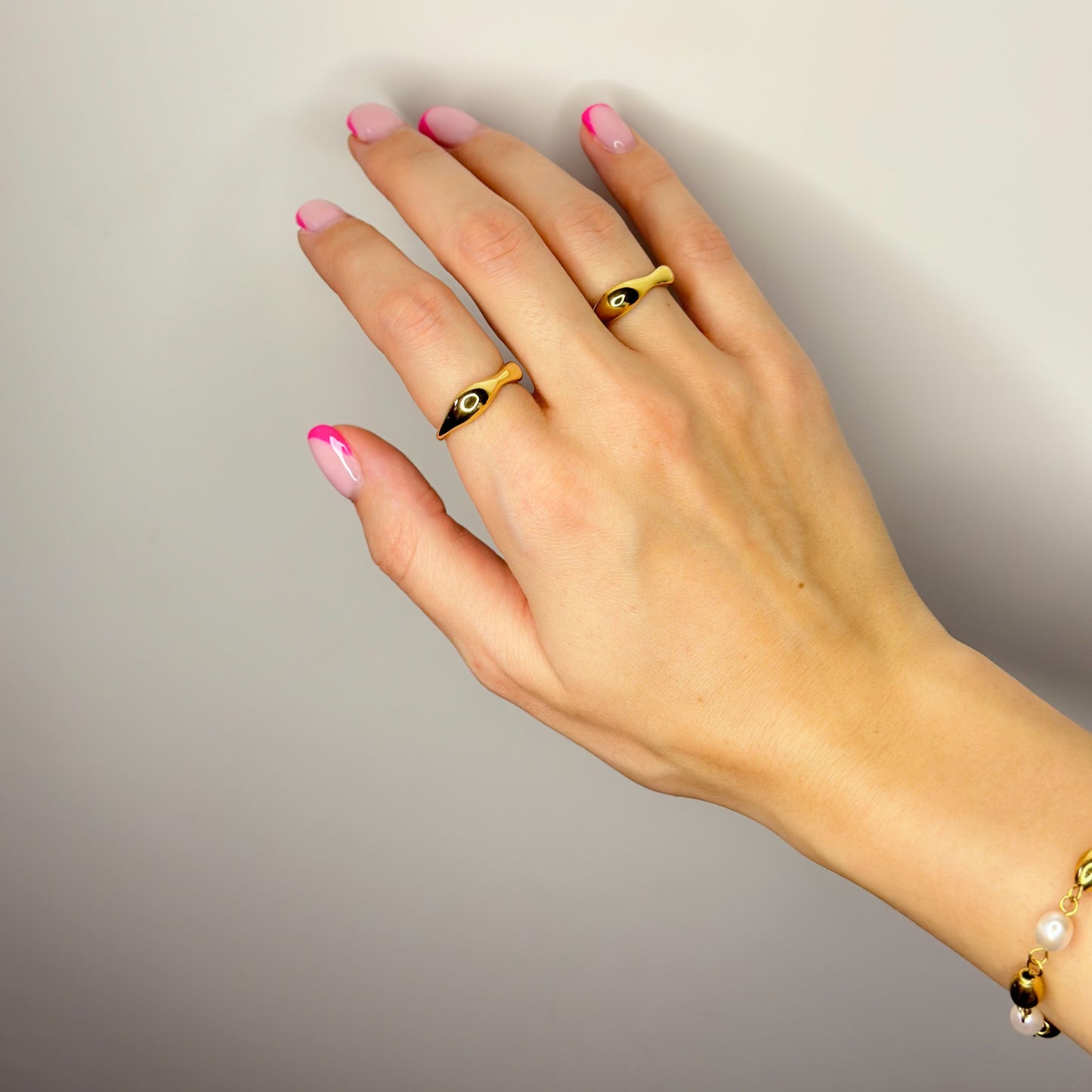 Auksuotas minimalistinio stiliaus žiedas