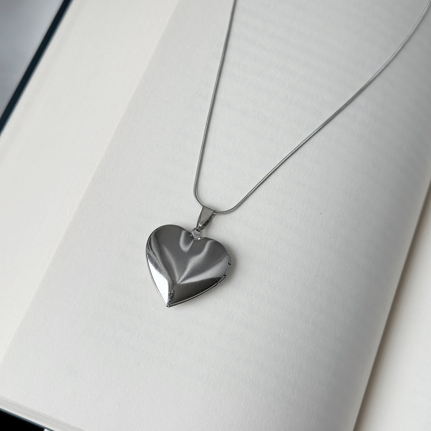 Atveriamas pakabukas „Heart“ su grandinėle