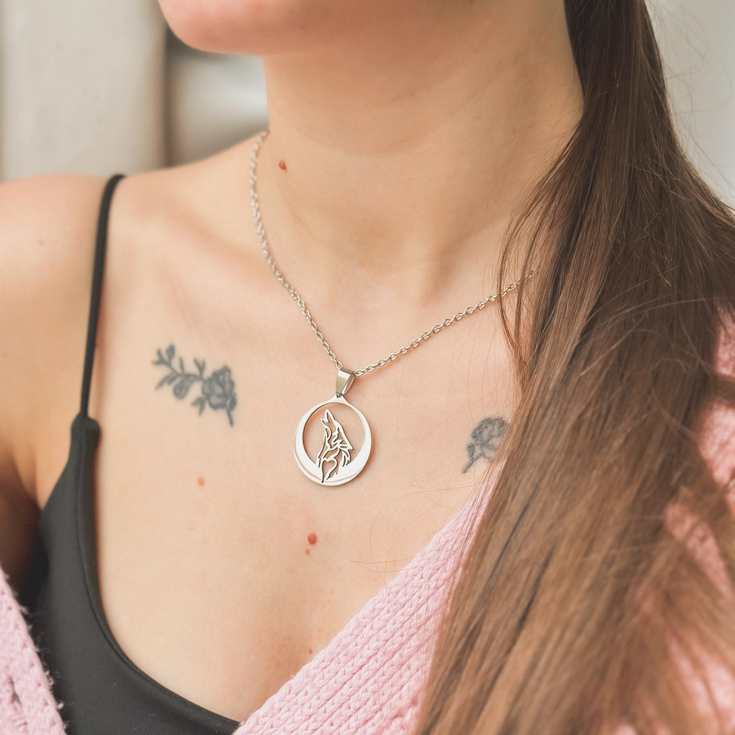 Plieninis pakabukas „Vilkas“ su grandinėle