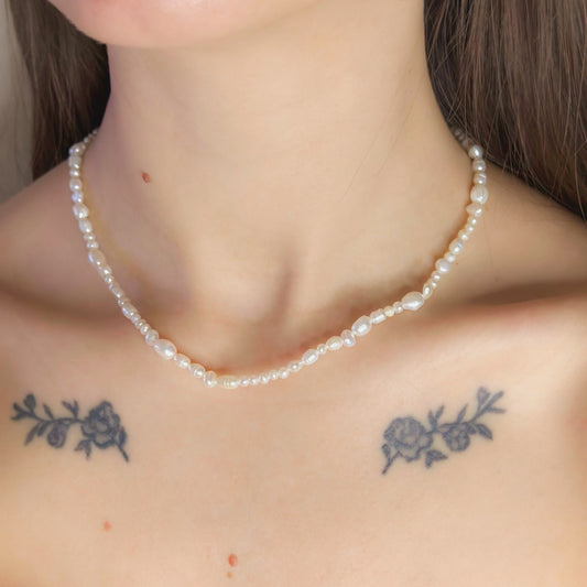 Auksuotas tikrų perlų vėrinys