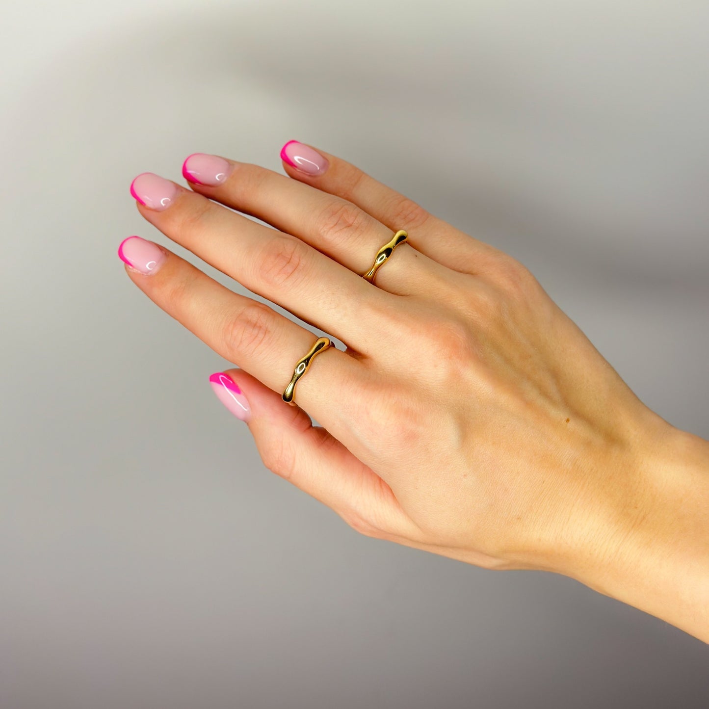 Auksuotas minimalistinio stiliaus žiedas