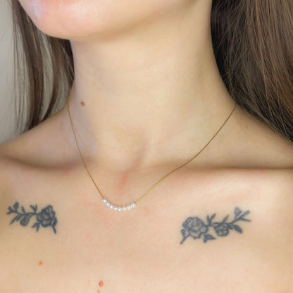 Auksuota grandinėlė su 8 mažais tikrais perliukais