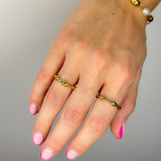 Auksuotas minimalistinio stiliaus žiedas