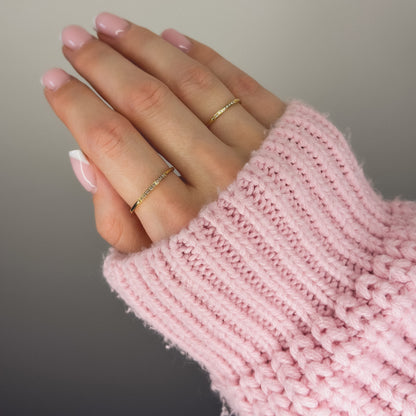 Auksuotas žiedas su 8 mažais cirkoniais