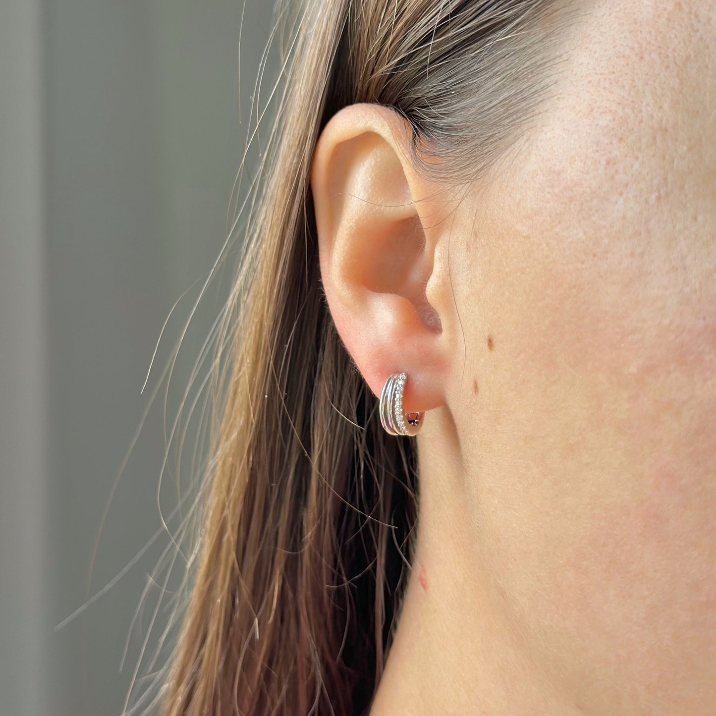 Sidabrinės rinkutės su cirkonių juostele