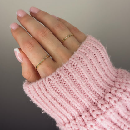 Auksuotas žiedas su 8 mažais cirkoniais