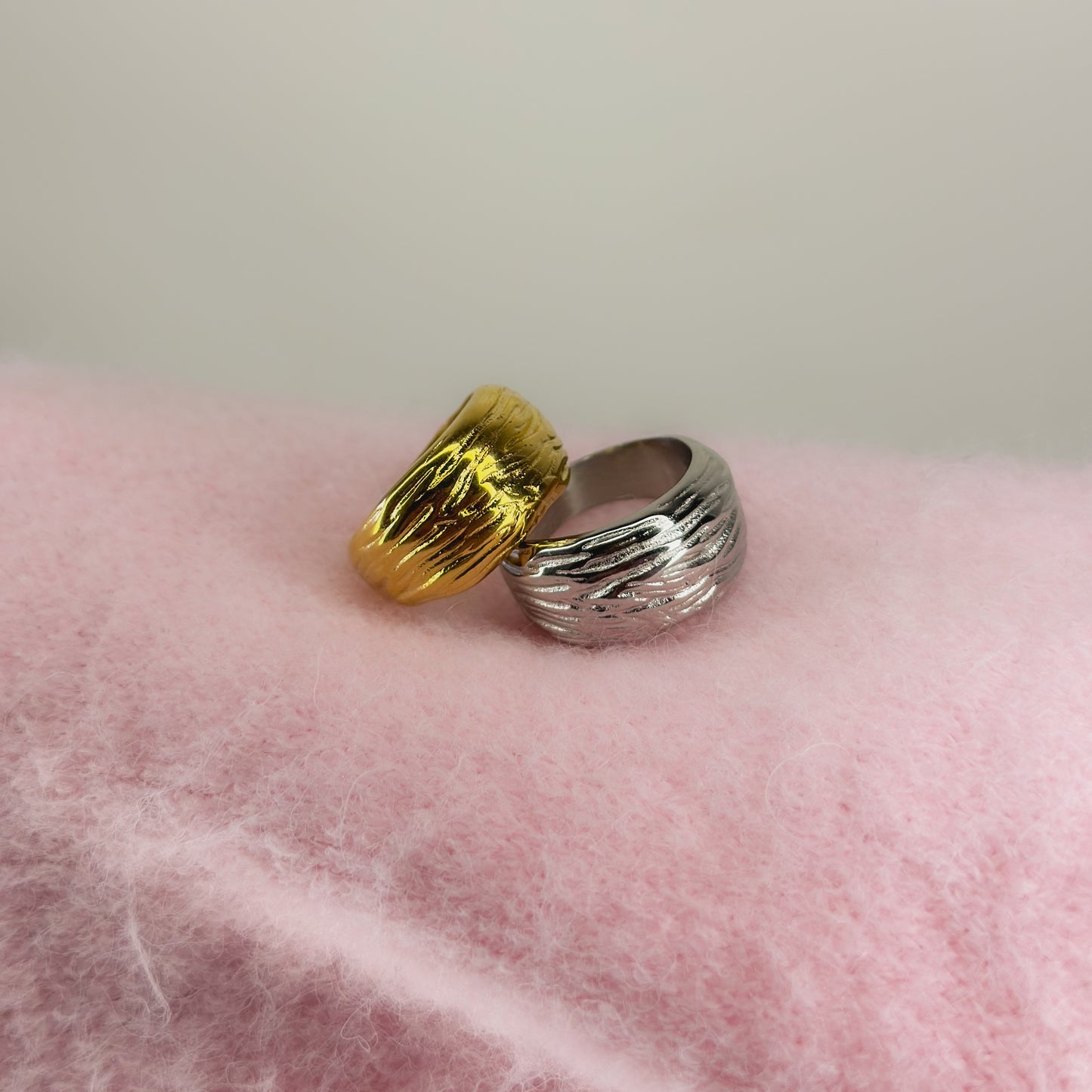 Masyvus žiedas „MOLTEN“