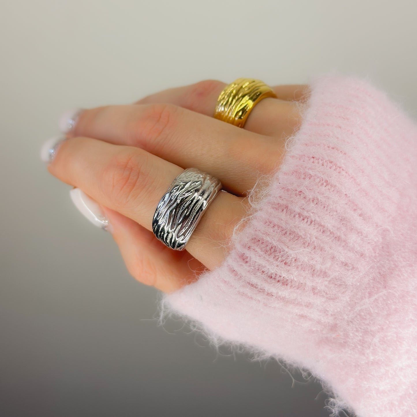 Masyvus žiedas „MOLTEN“