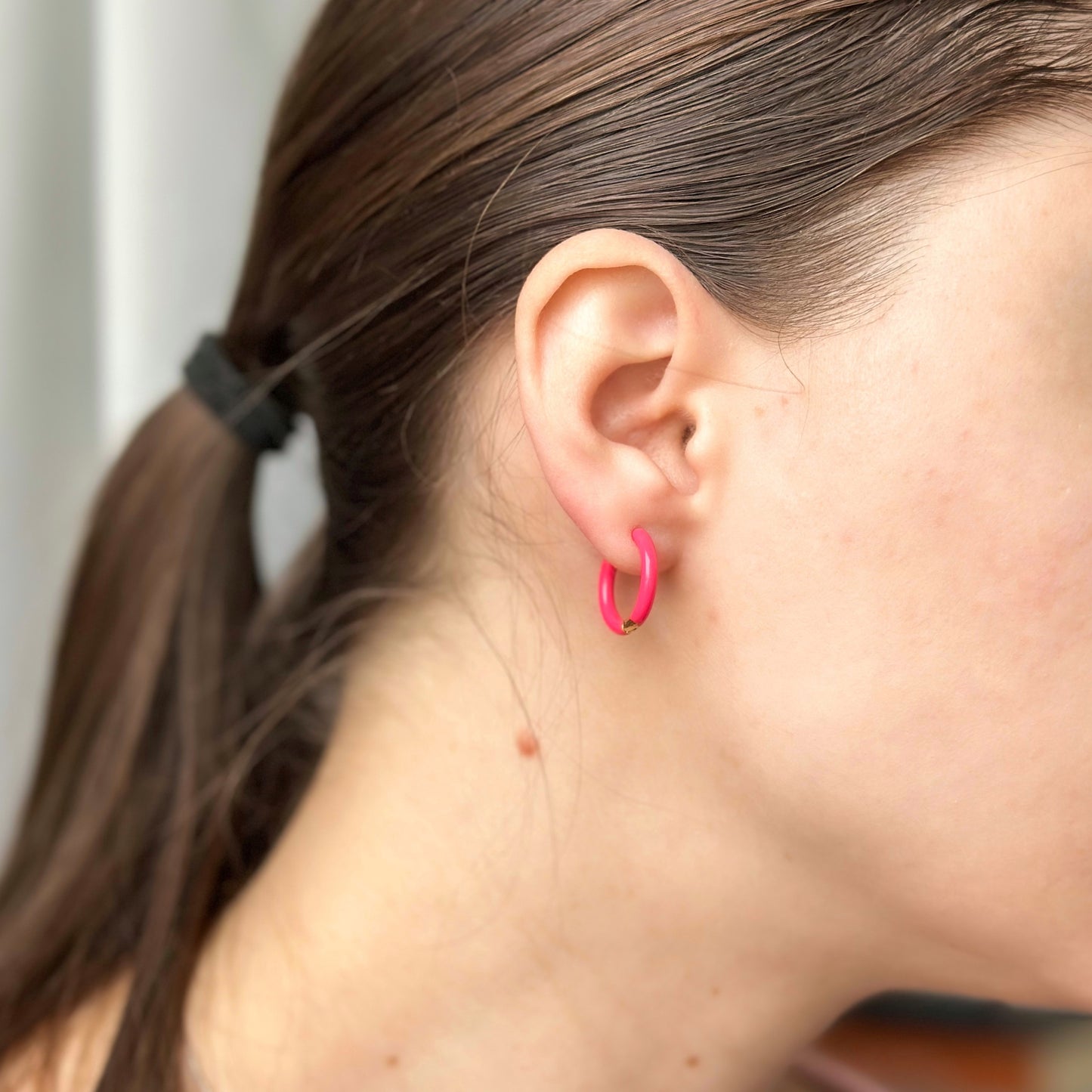 Auksuotos emaliu dengtos spalvotos rinkutės