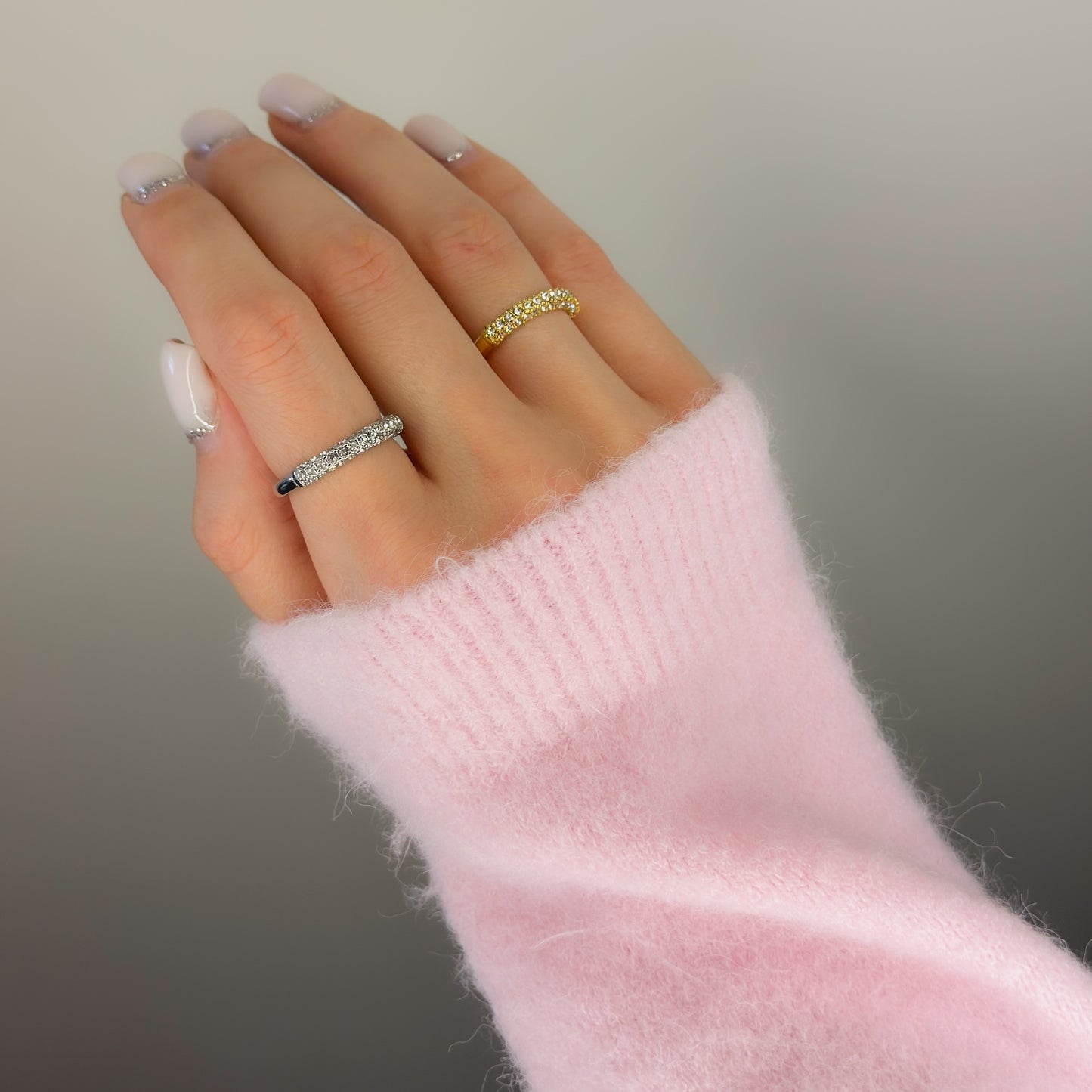 Žiedas su 3 cirkonio eilėmis