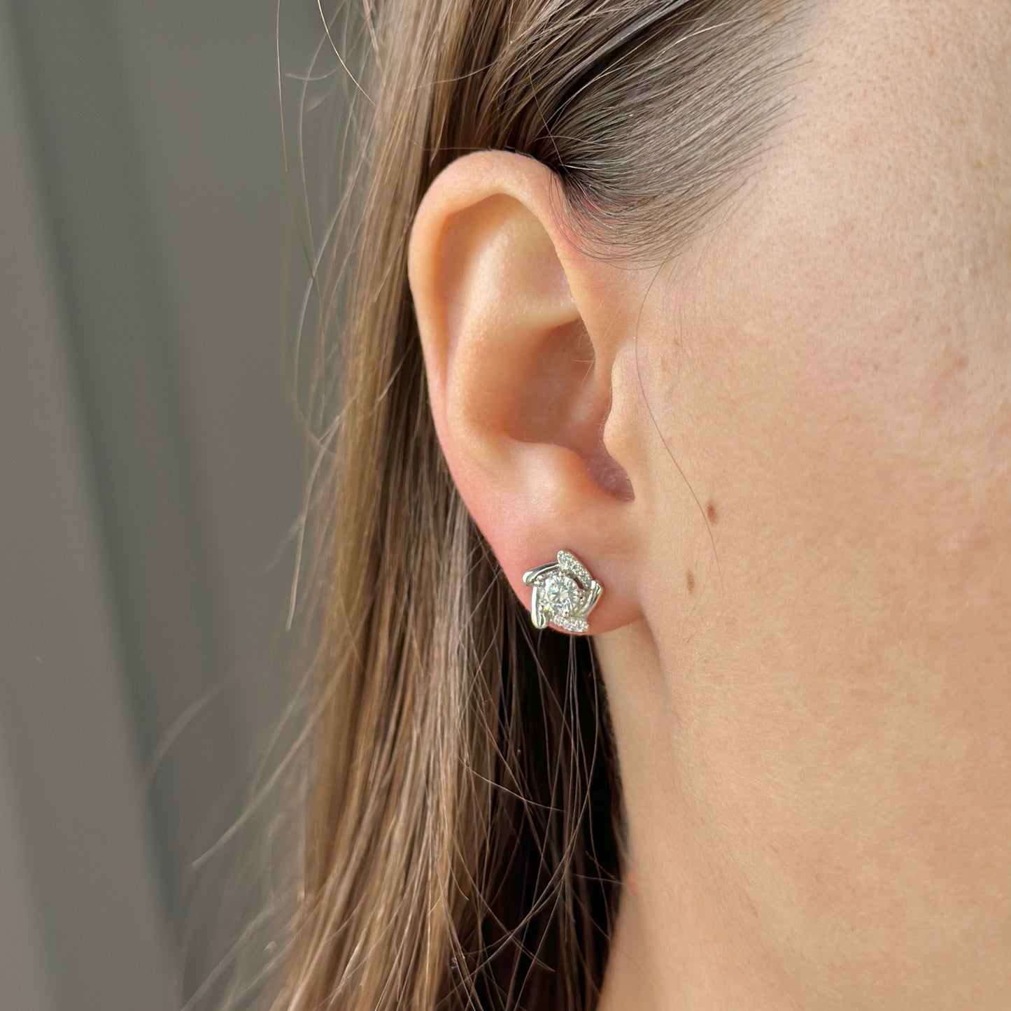 Sidabriniai vinukai su cirkoniu