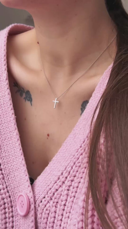 Sidabrinis rodžiuotas kryželis su grandinėle