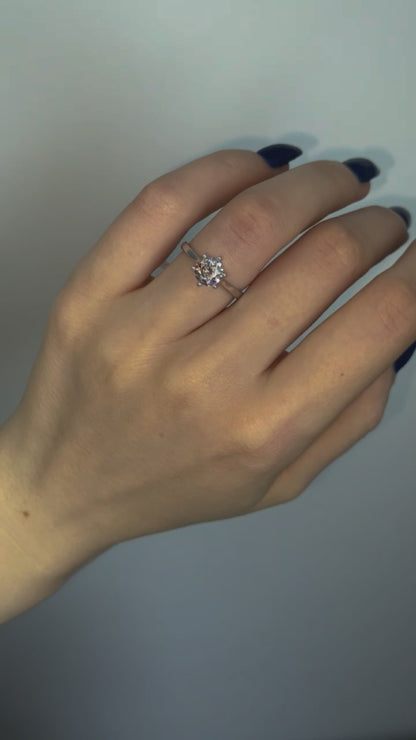 Sidabrinis rodžiuotas žiedas su Swarovski kristalu